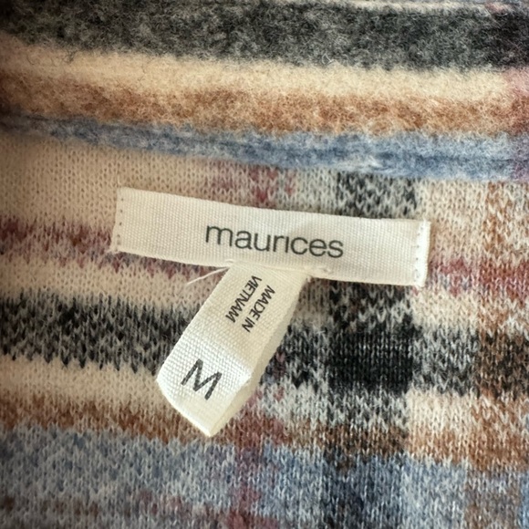 Woman's plaid shacket - Picture 3 of 4